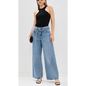 NWT- Levi's Premium Womens XL Straight Wide Leg Light Wash Jeans with Tie Belt